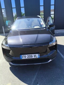 Extérieur véhicule Appo Transport – chauffeur VTC Nantes Rezé prêt pour la prise en charge